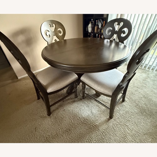 Used 5pc Dining Set with Extendable Leaf for sale on AptDeco