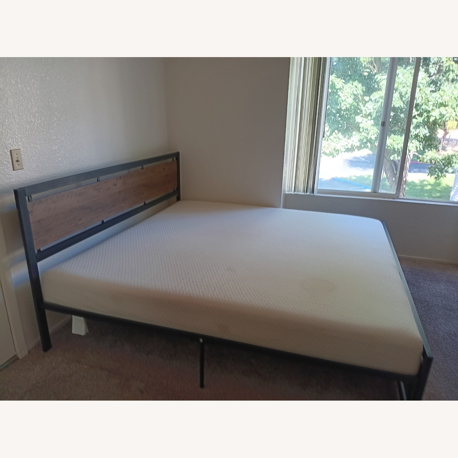 King Size Bed - image-1