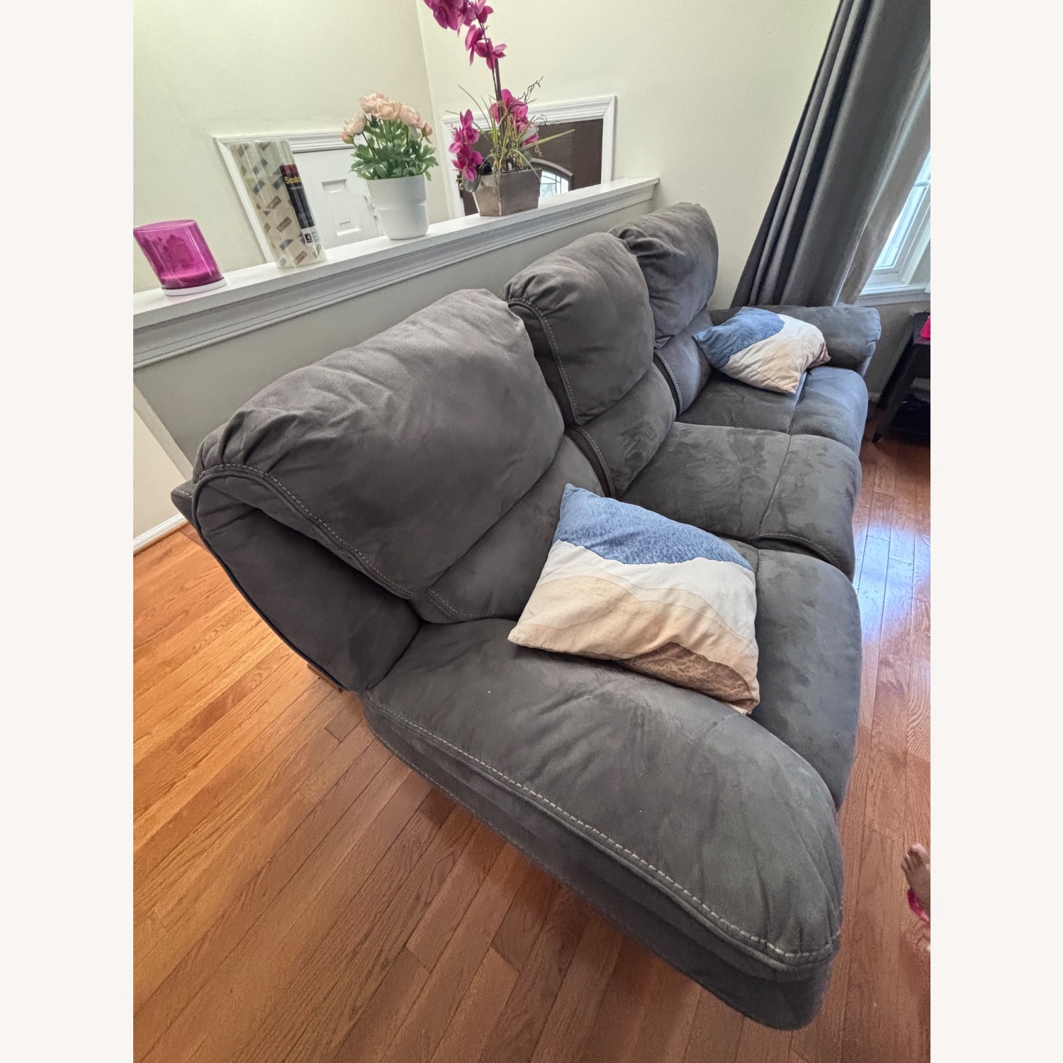 Recliner & non Recliner Sofa - image-1