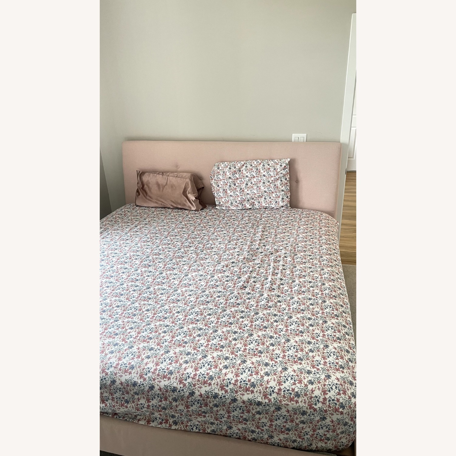 IKEA IDANAS King Bed Pink - image-3