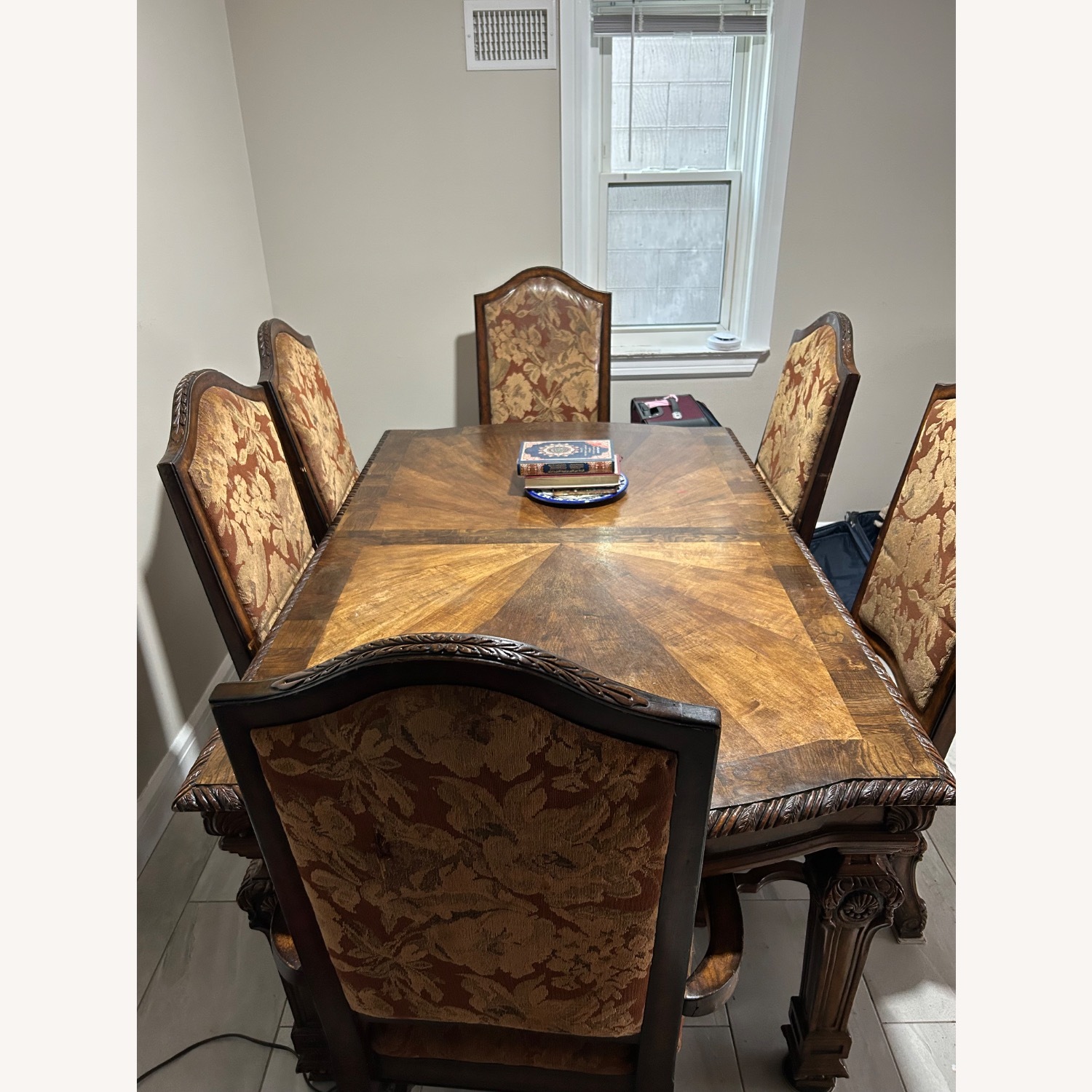 Dining Table & 6 Chairs - image-1