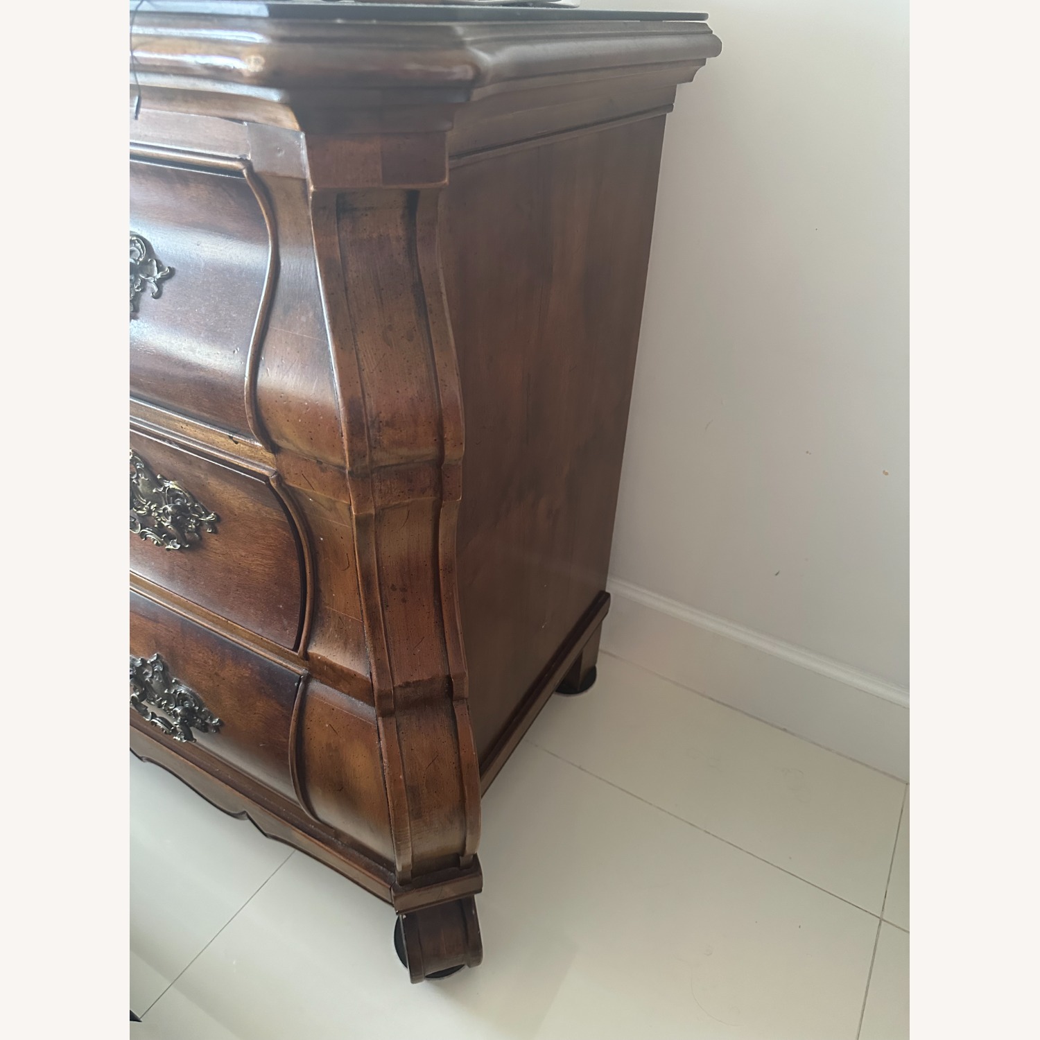 Henredon Barroque Dutsch Bombe Chest 3 Drawers - image-4
