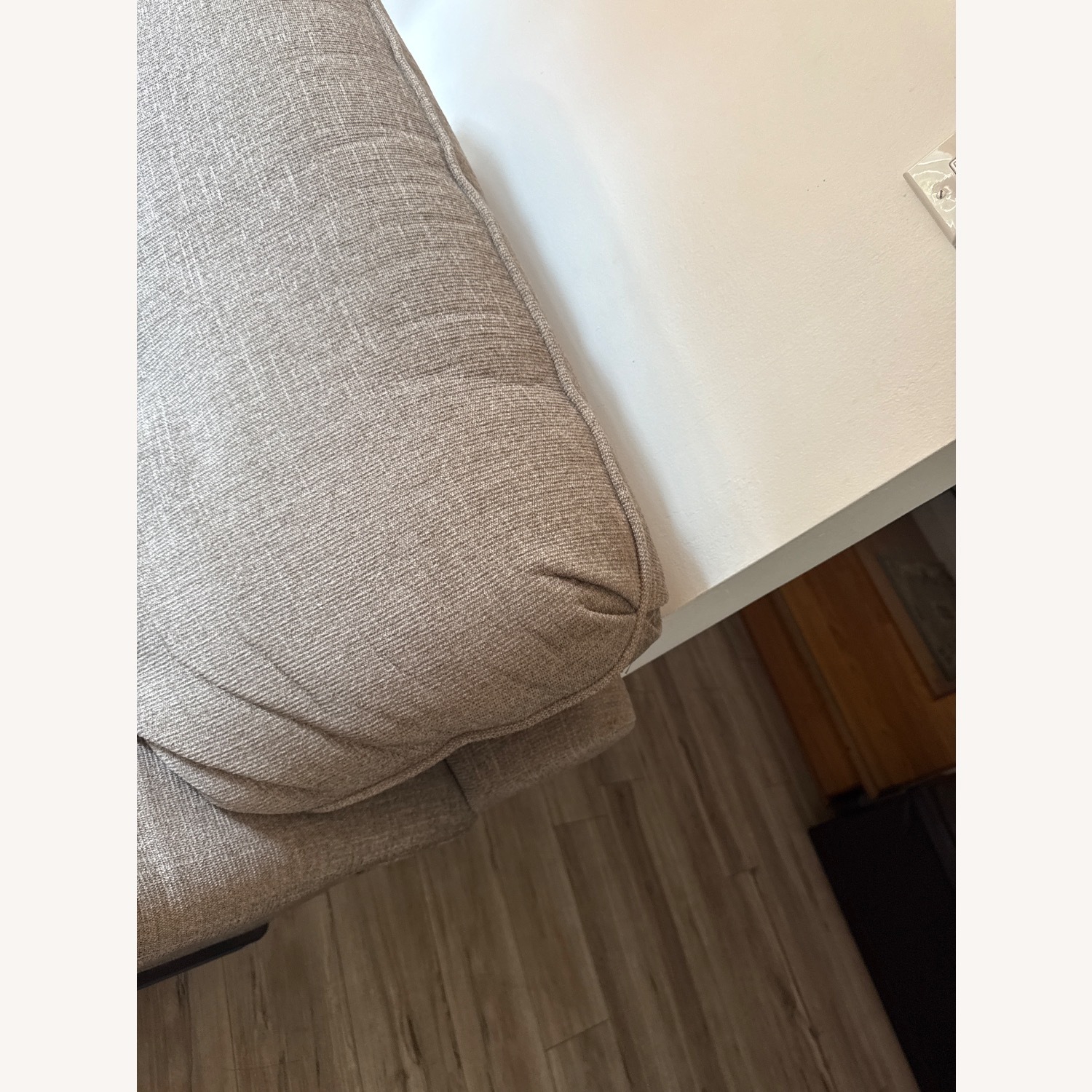 Single Couch - image-3