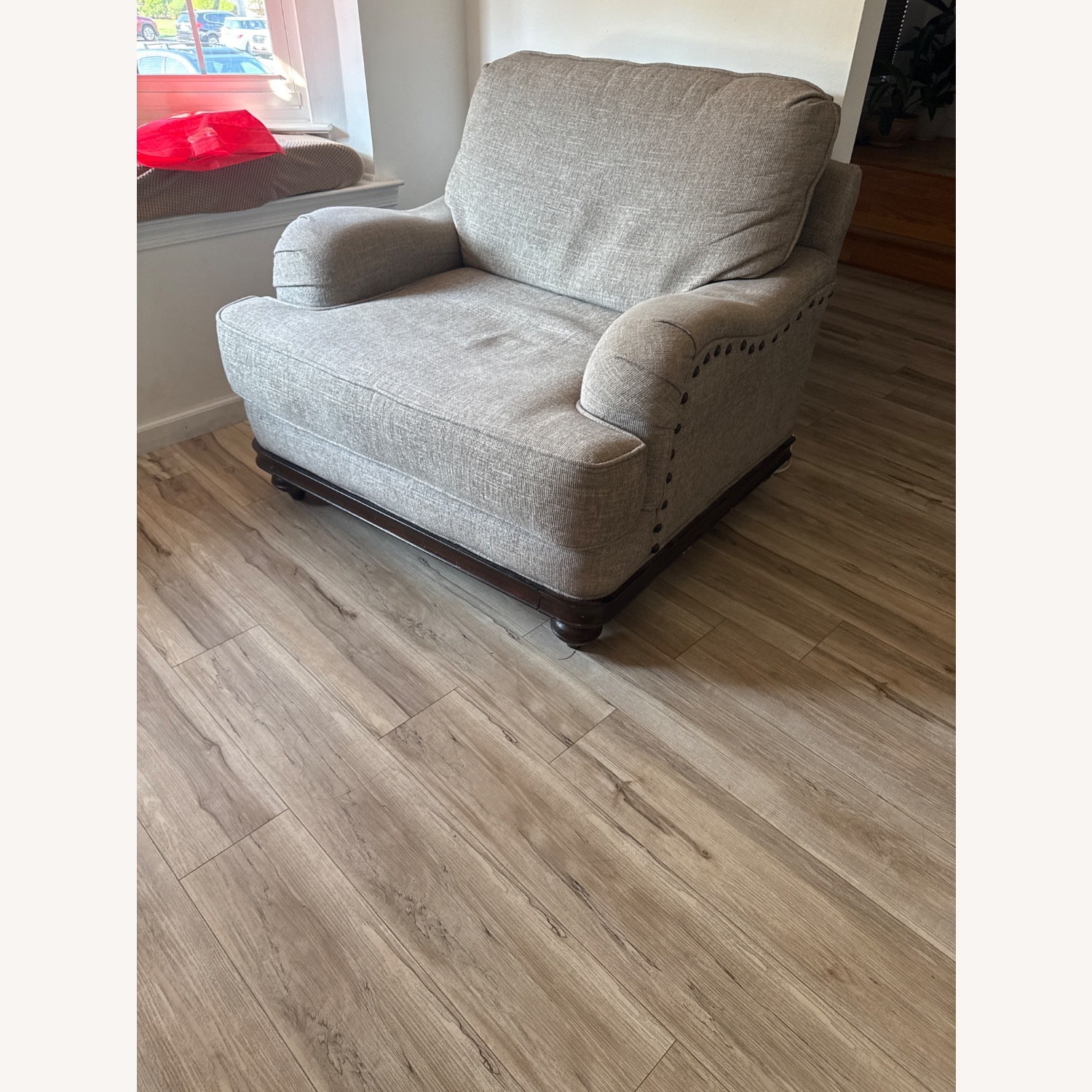 Single Couch - image-2