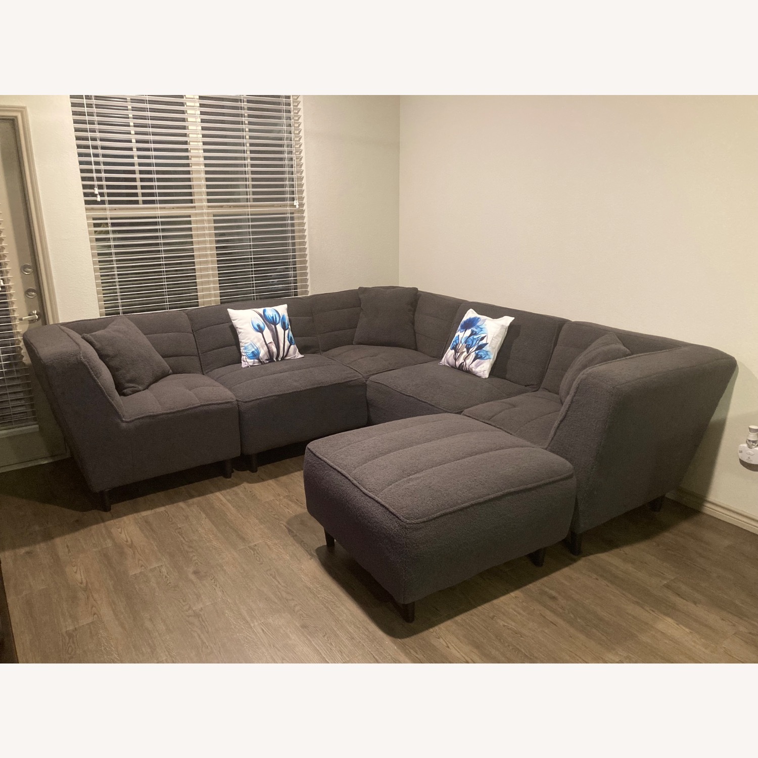 Sectional sofa - image-4