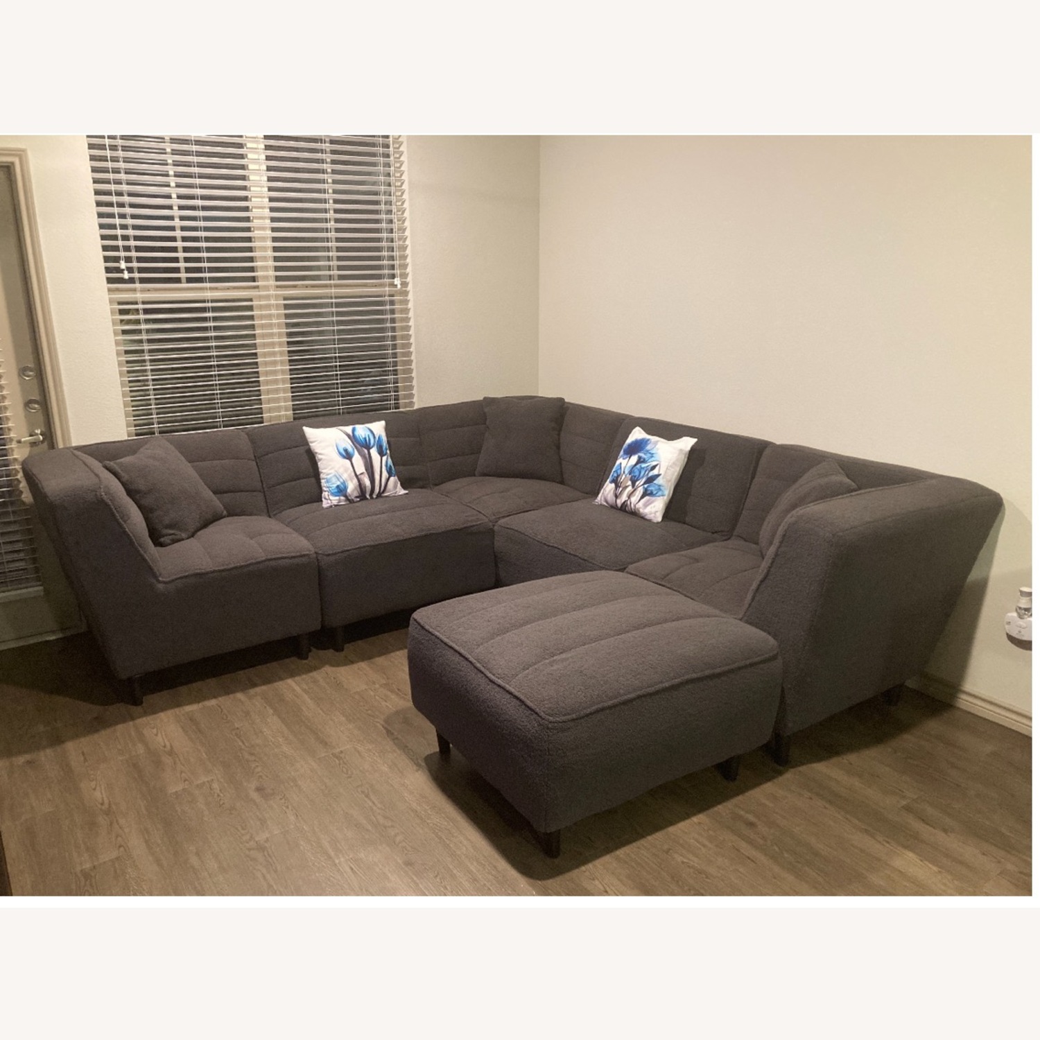 Sectional sofa - image-1