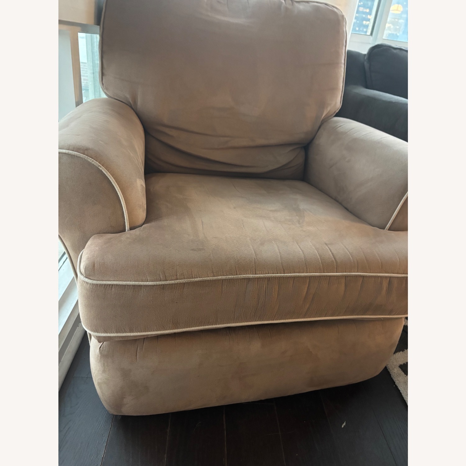 Comfy Recliner - image-3