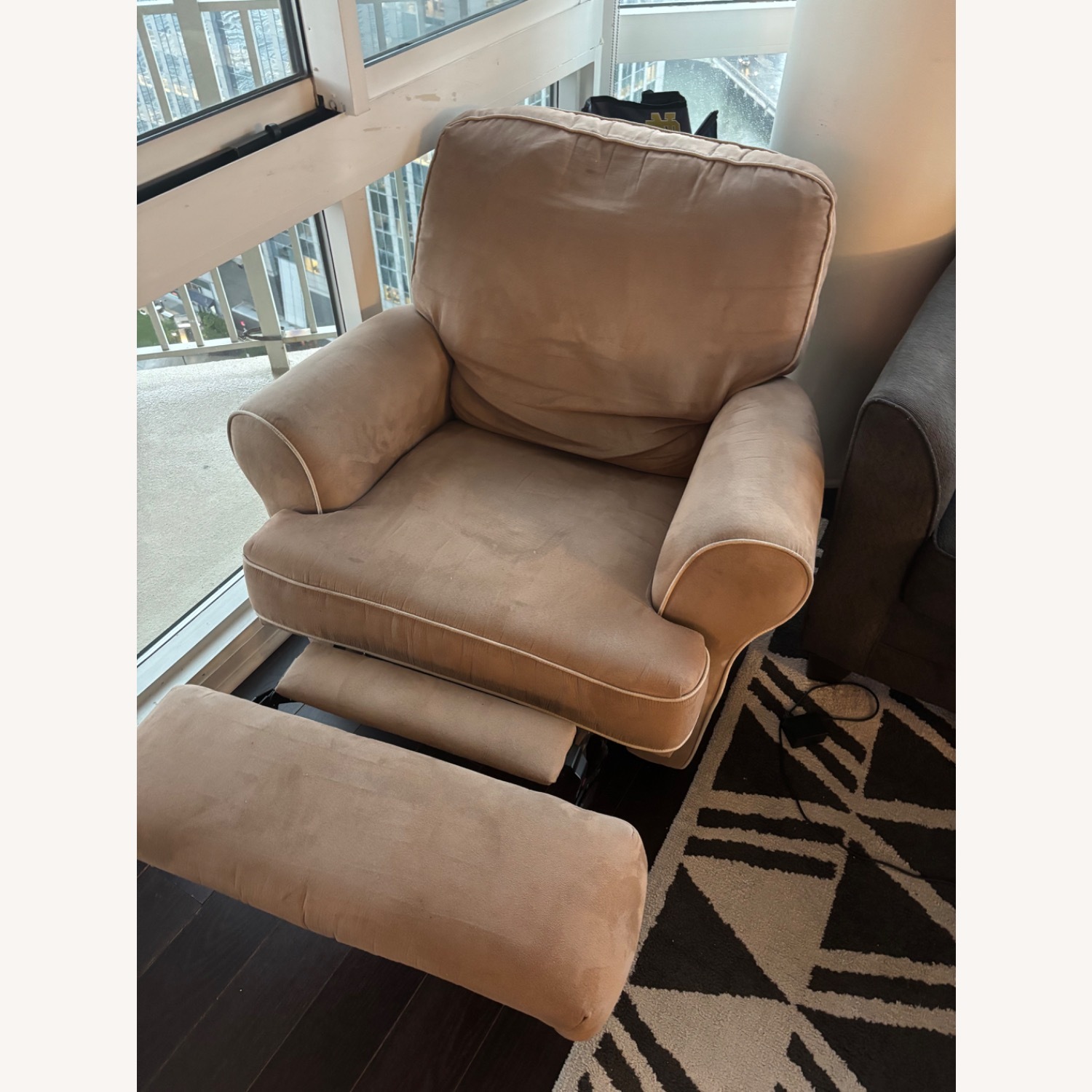 Comfy Recliner - image-4