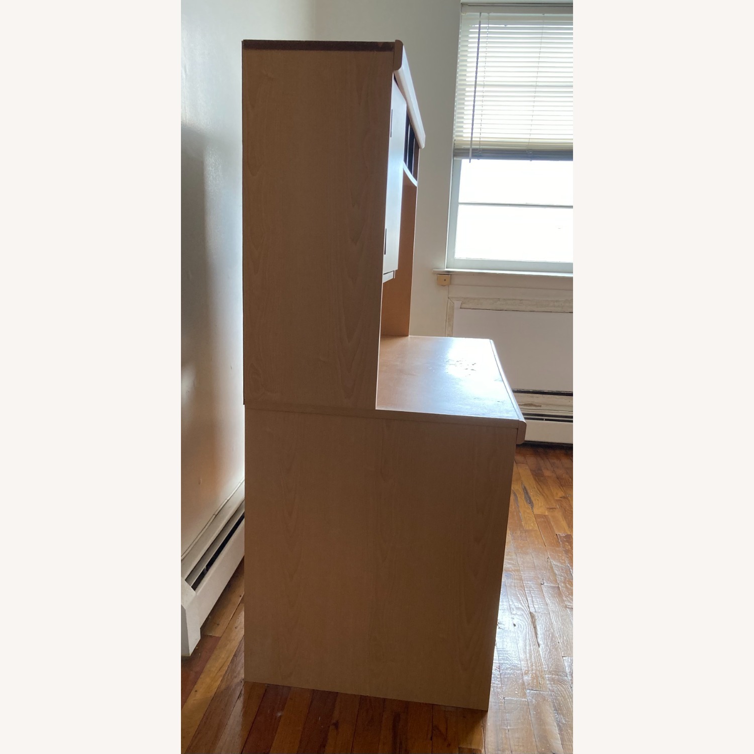 Desk with Hutch - image-3