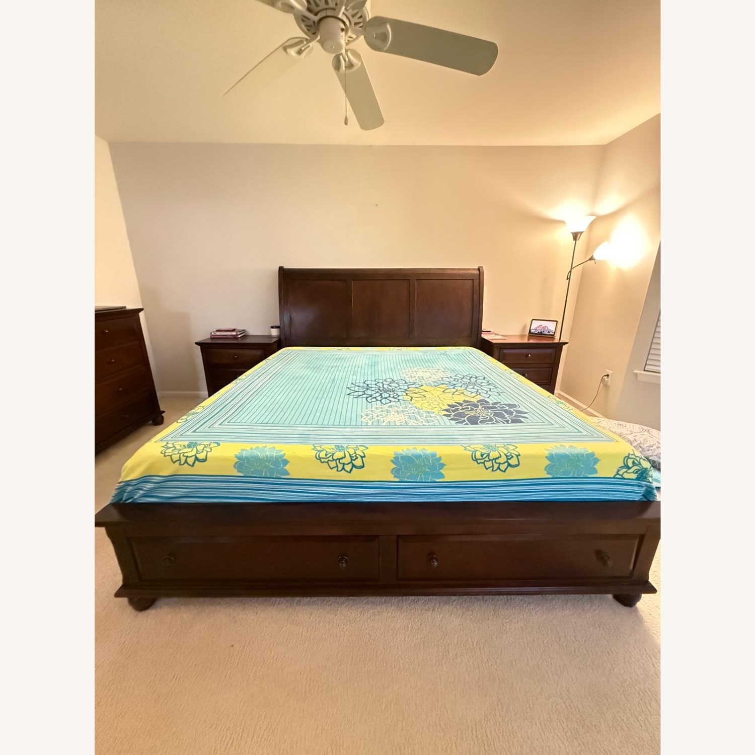 Raymour & Flanigan Clarion Platform Storage Bed - image-3