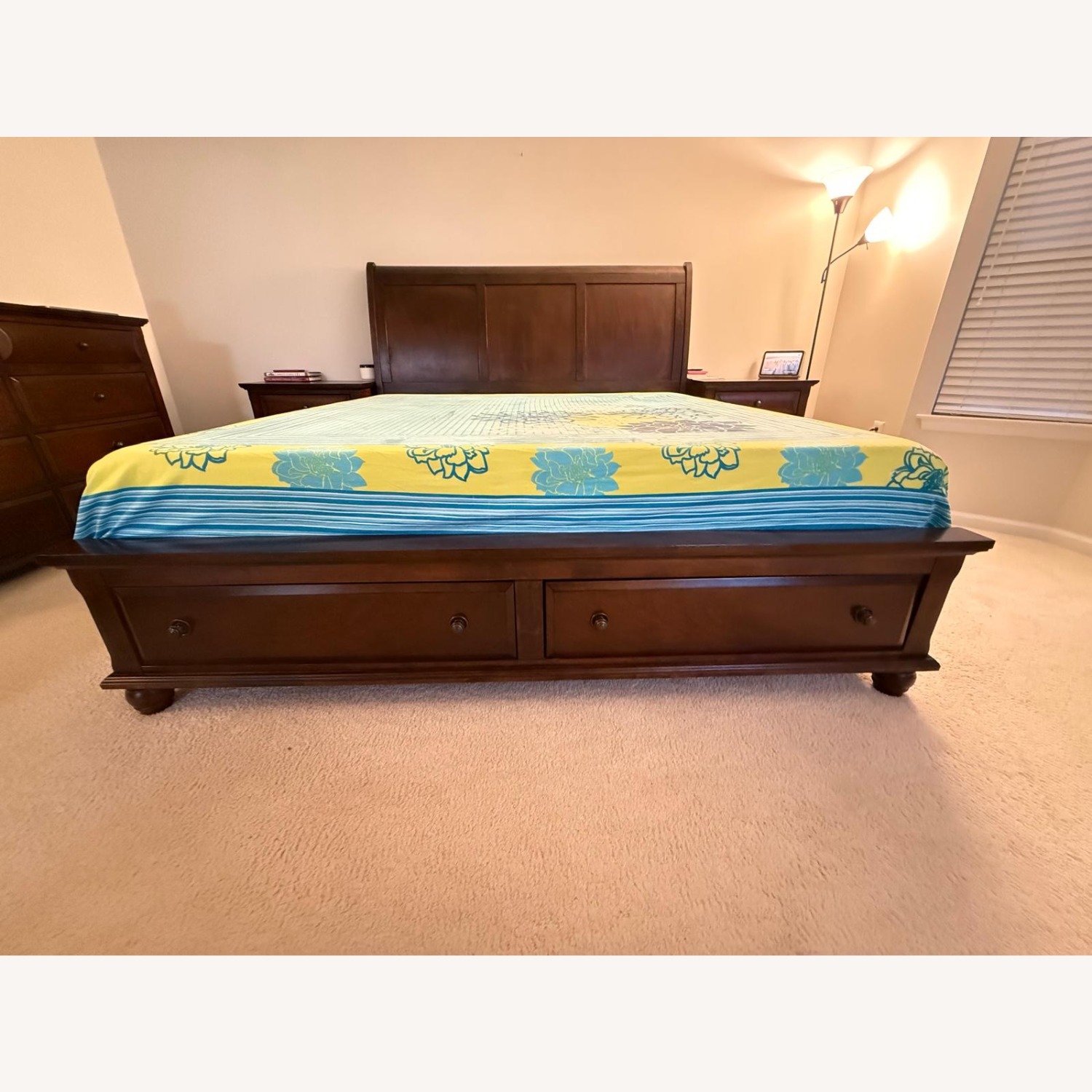 Raymour & Flanigan Clarion Platform Storage Bed - image-2