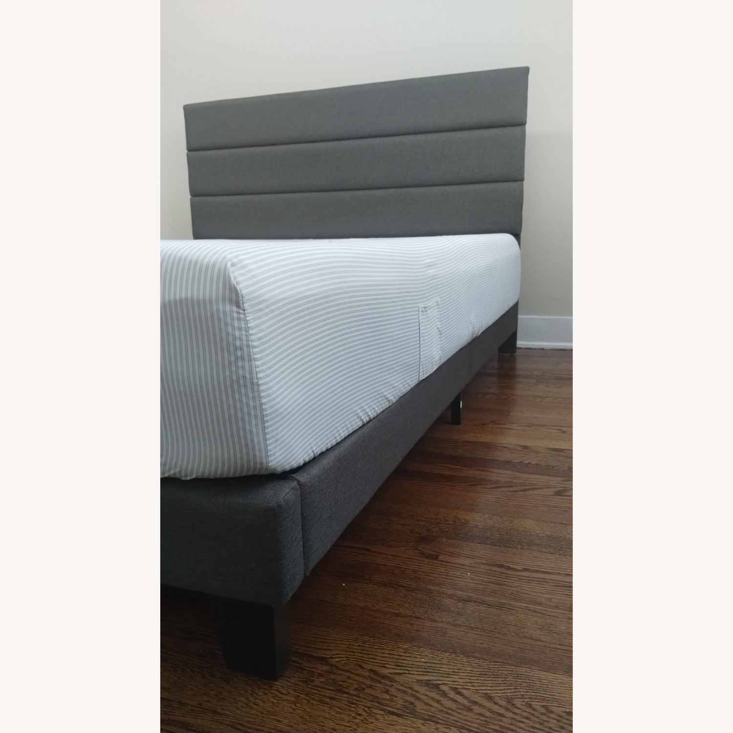 Queen Size Bed With Headboard - image-2