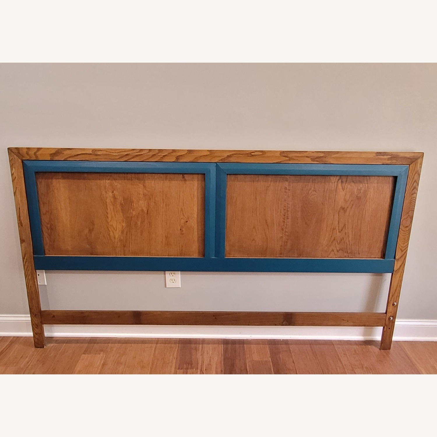 Wood Thomasville Mid-Century Modern Bedroom Set - image-4