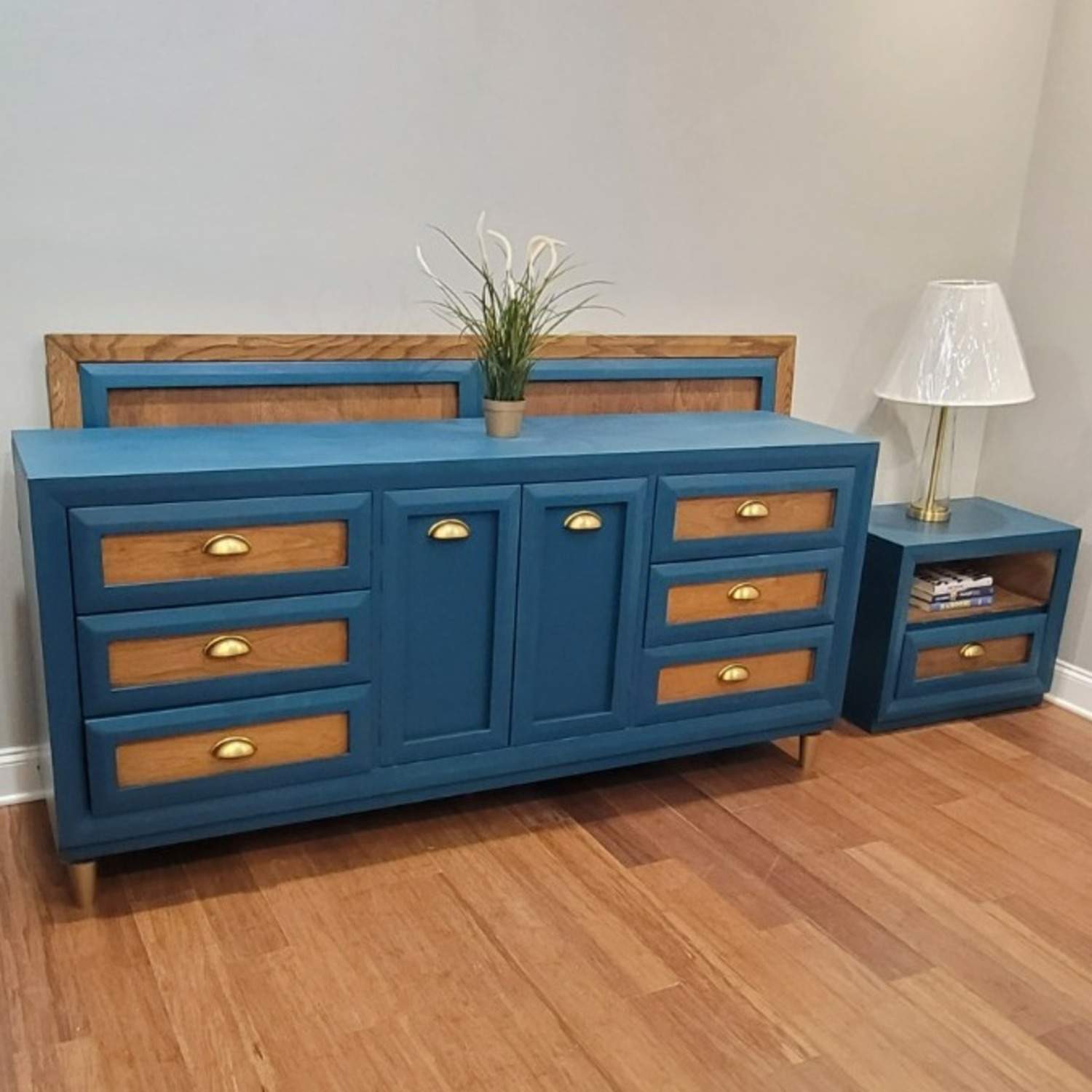 Wood Thomasville Mid-Century Modern Bedroom Set - image-1