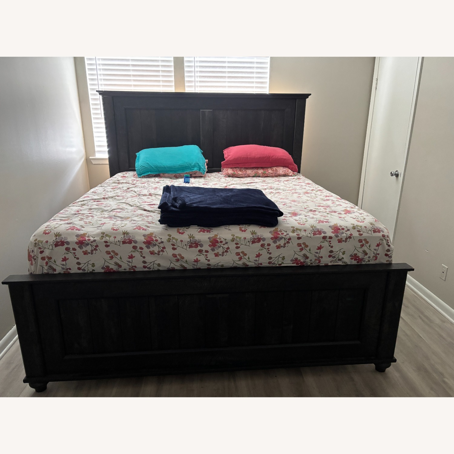 Ashley Furniture Gardanza Bed - image-2