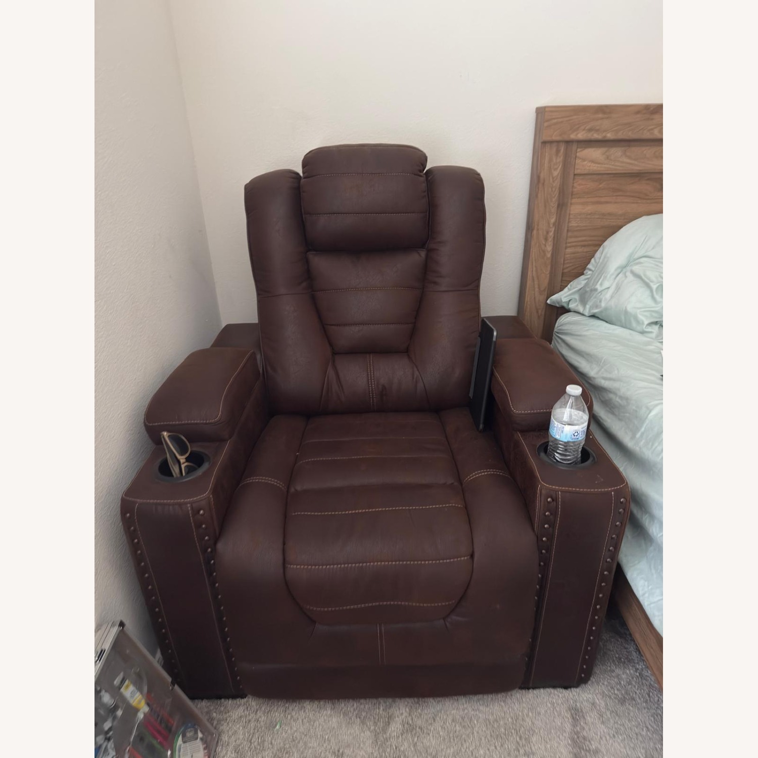 Recliner W Storage - image-3