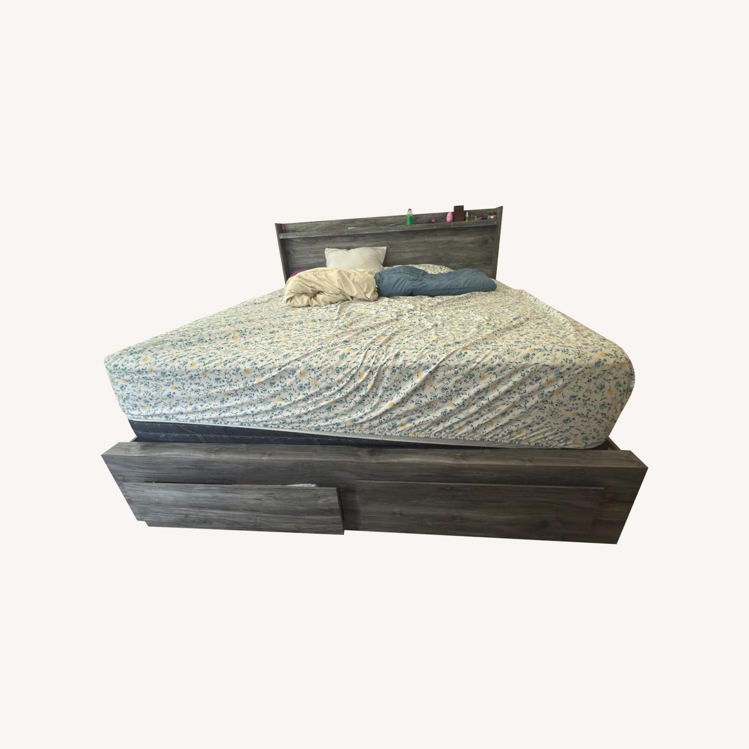 King Sized Bed - image-0