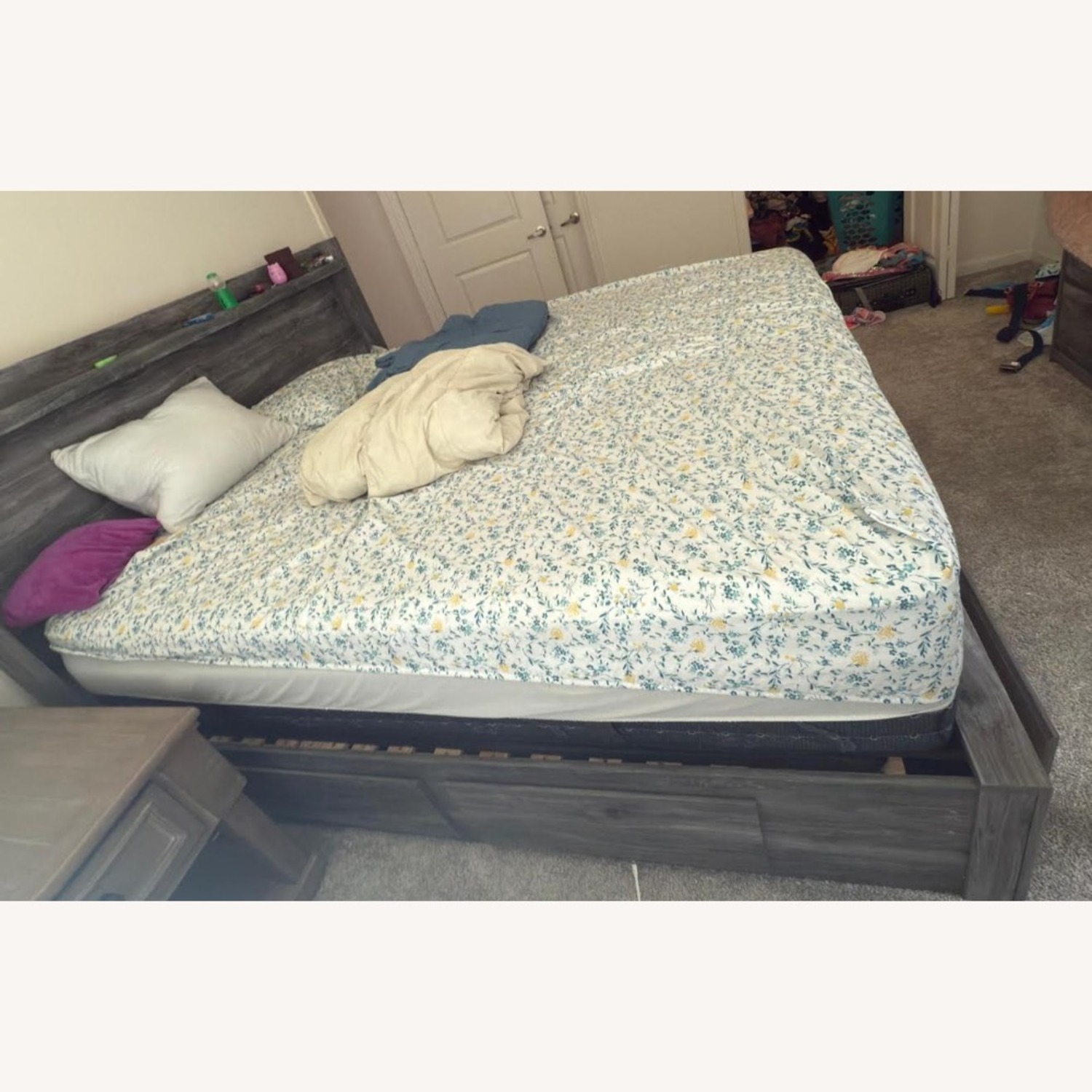 King Sized Bed - image-4