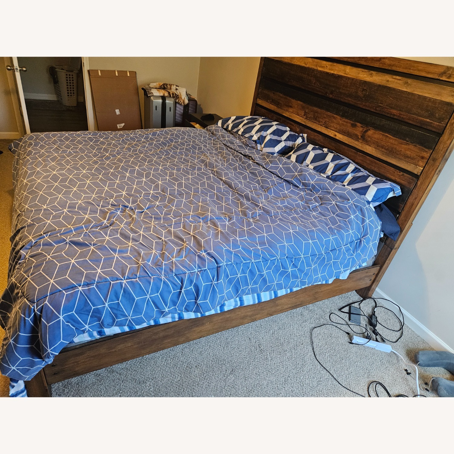 Westover Hills King Size Bed - image-2