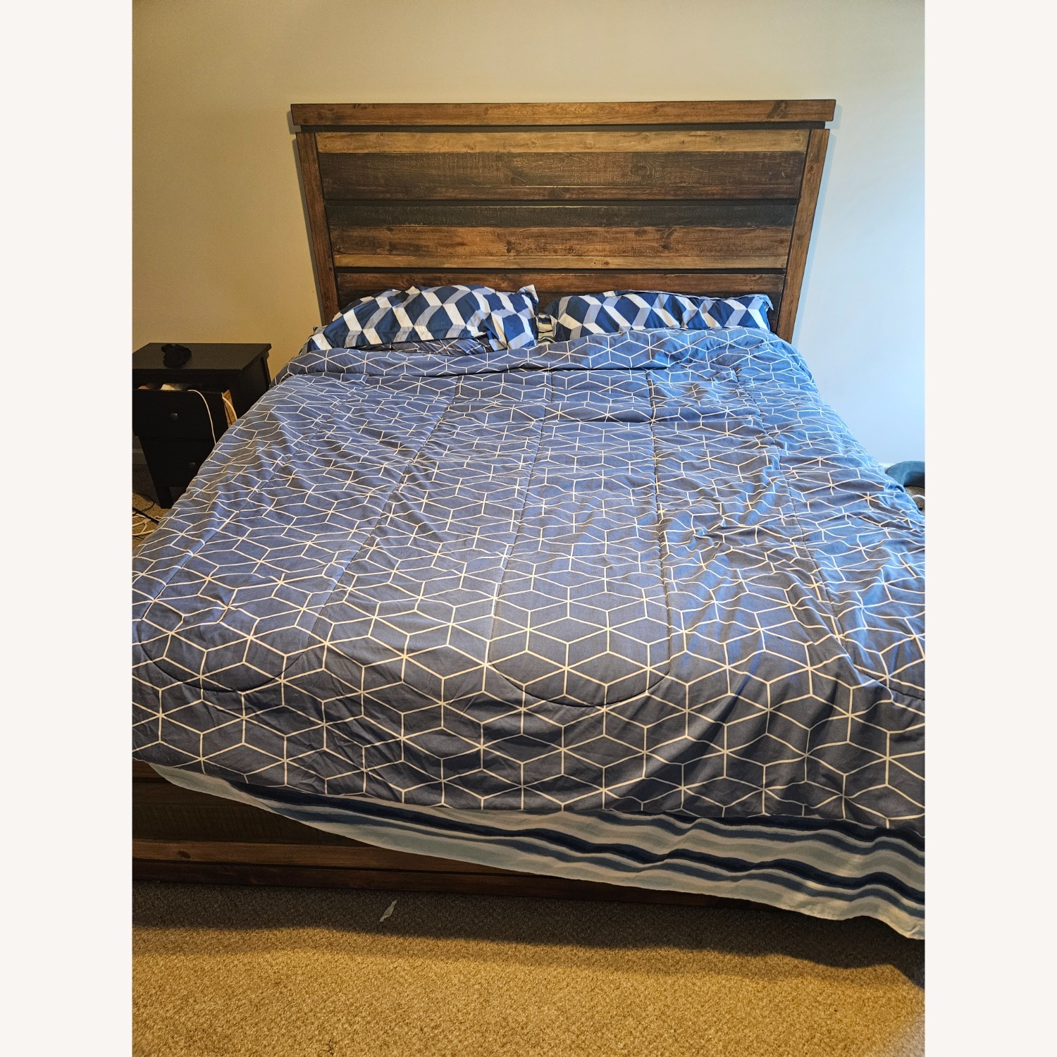 Westover Hills King Size Bed - image-1