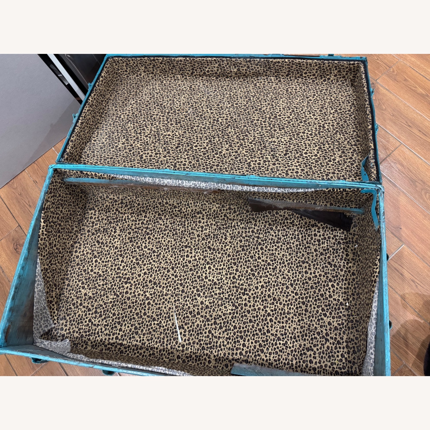 Vintage 1960s Turquoise Trunk - image-5