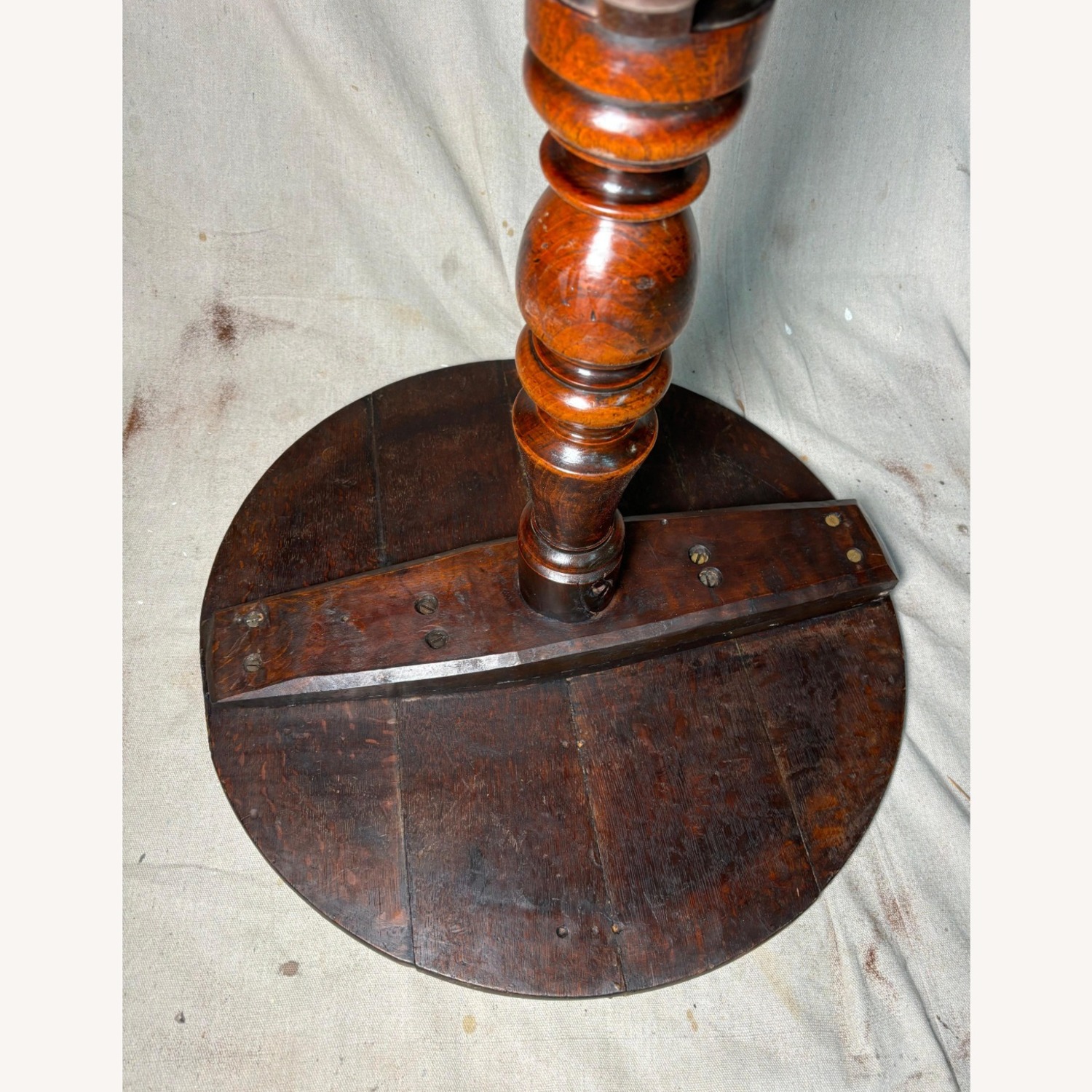 18th Century English Oak Round Tripod Table - image-7