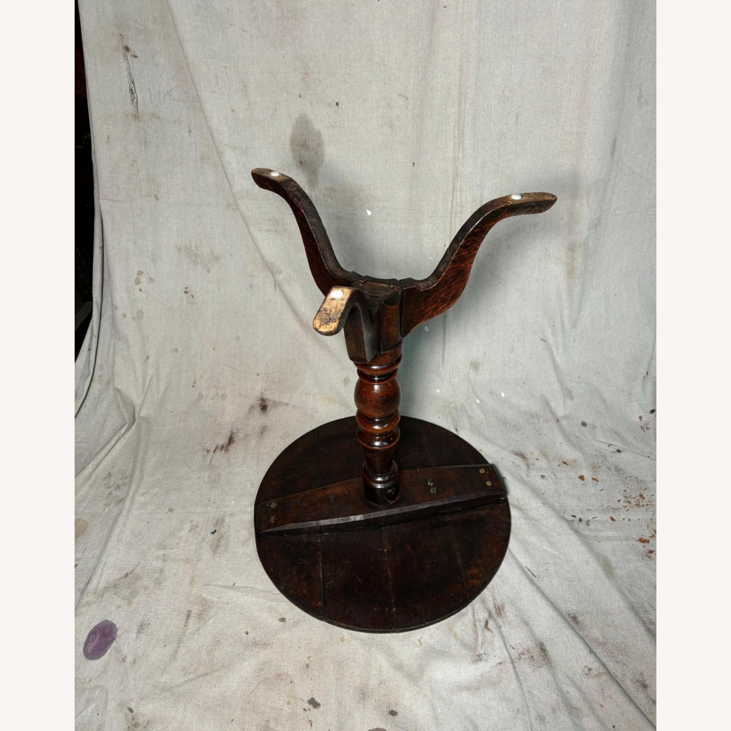 18th Century English Oak Round Tripod Table - image-4