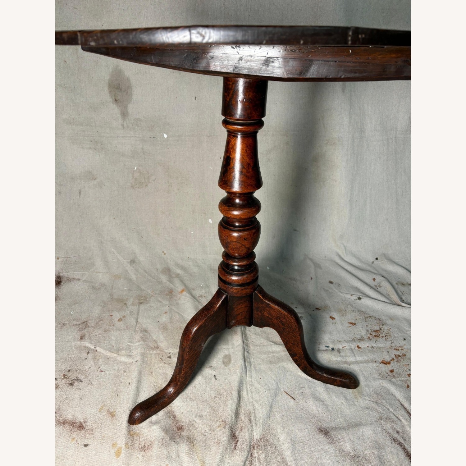 18th Century English Oak Round Tripod Table - image-3