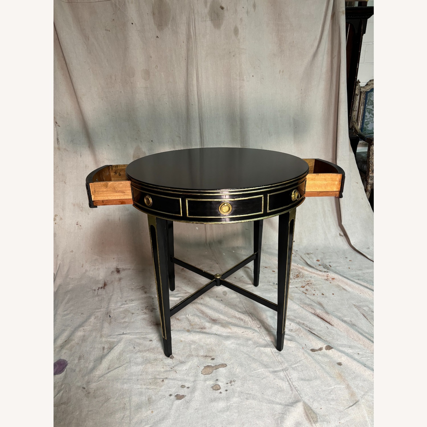 Vintage English Drum Table Tete De Negra - image-4