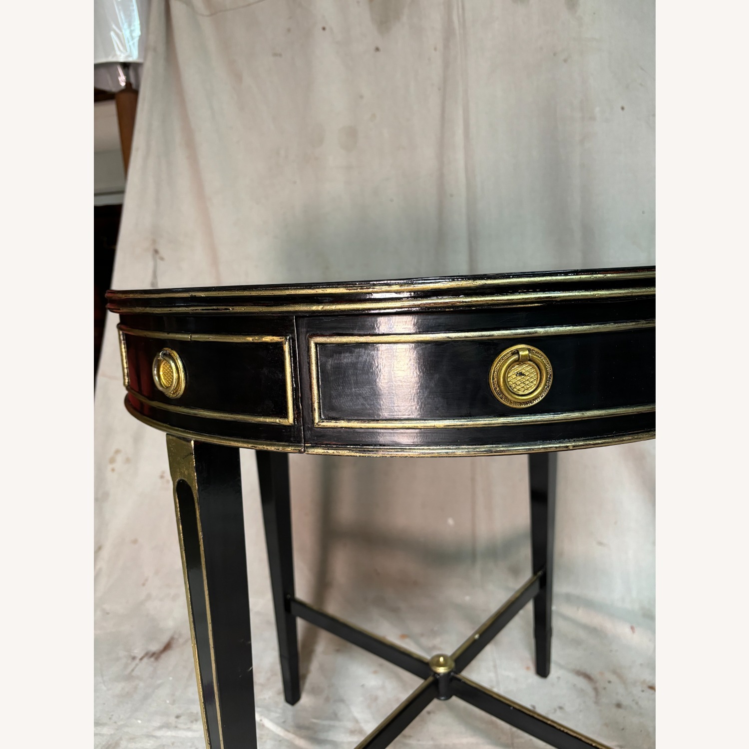 Vintage English Drum Table Tete De Negra - image-2