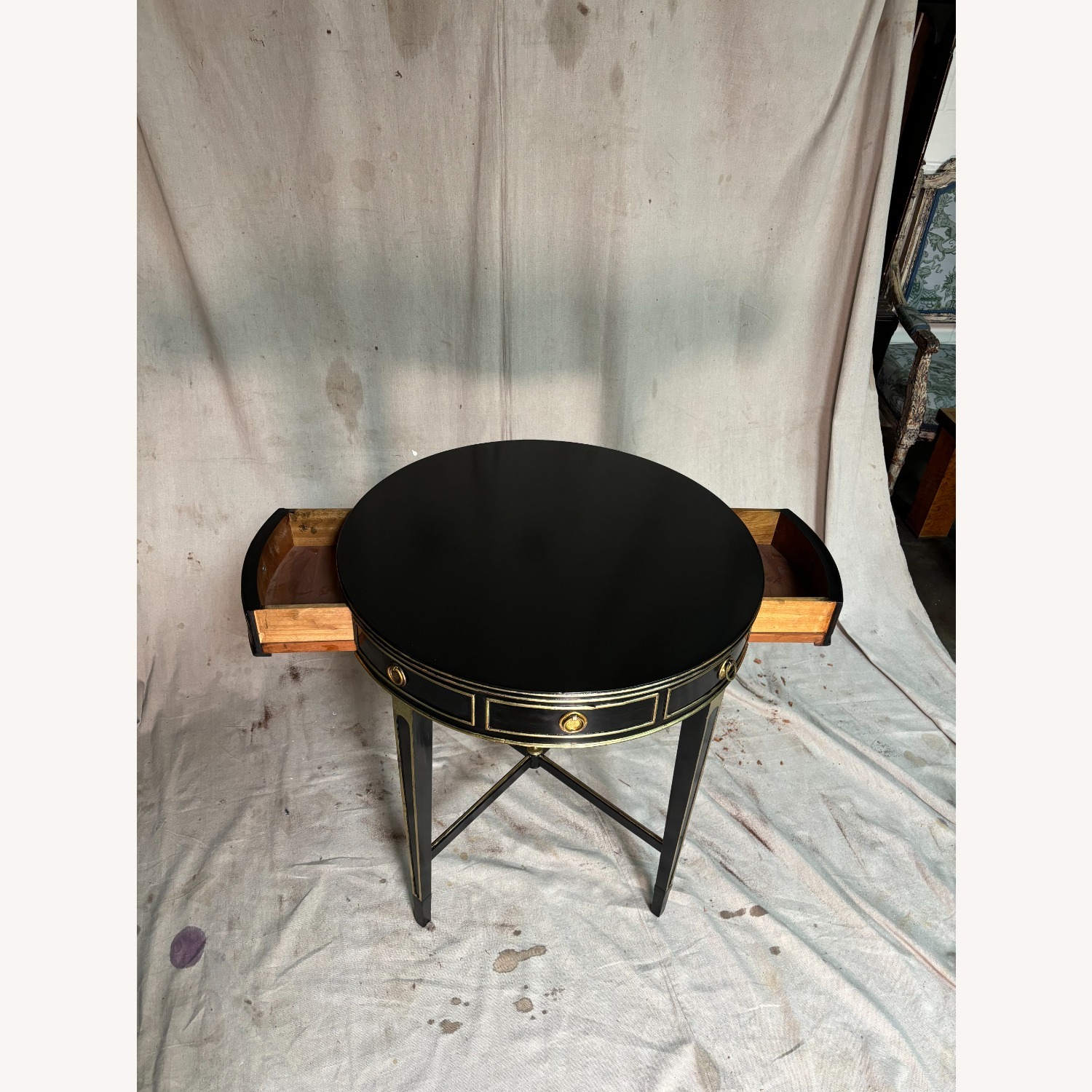Vintage English Drum Table Tete De Negra - image-3