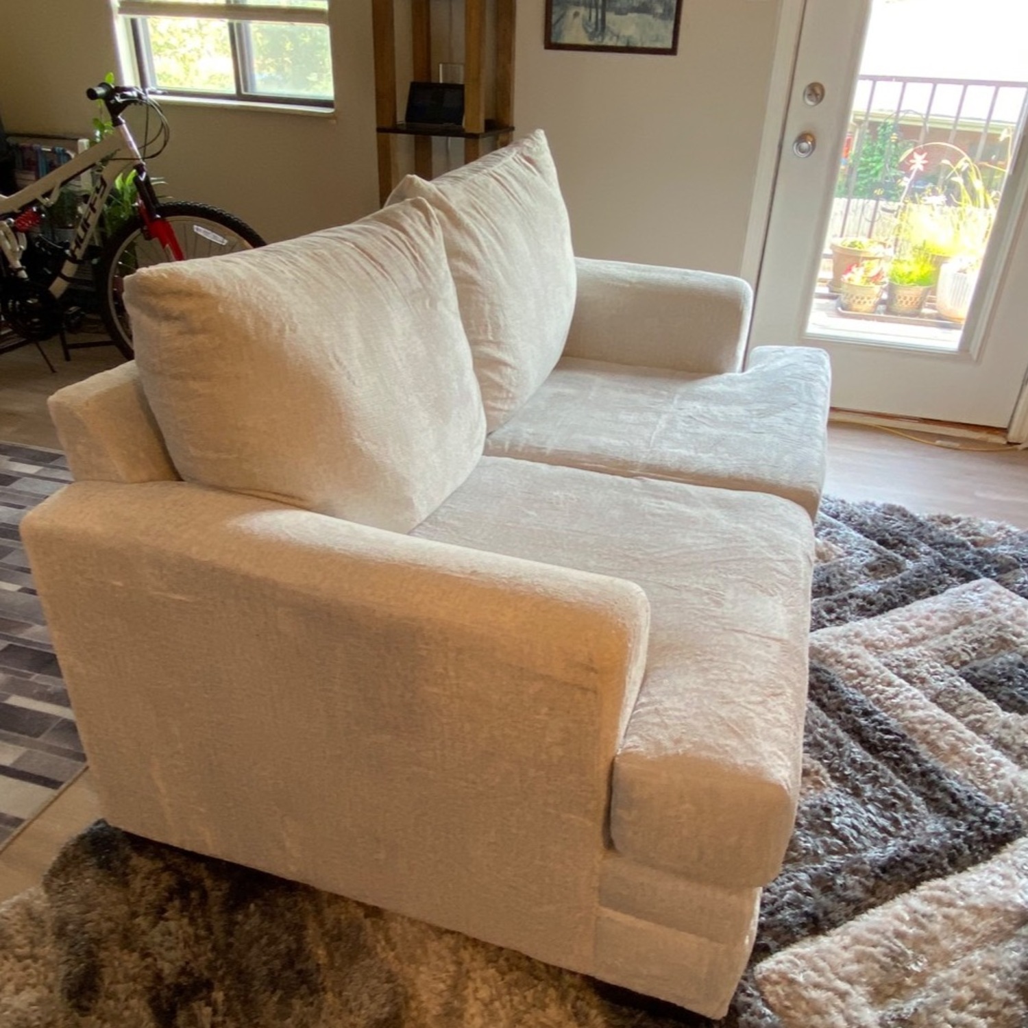 Marlie Loveseat Light Gray W Pillows - image-2