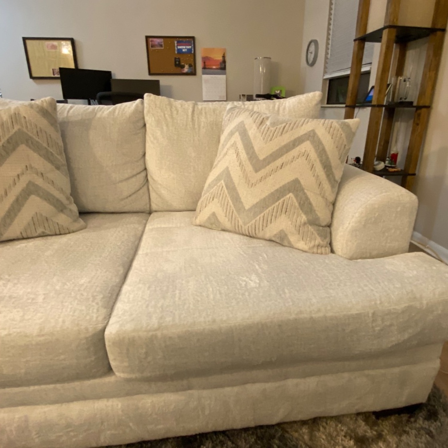 Marlie Loveseat Light Gray W Pillows - image-3