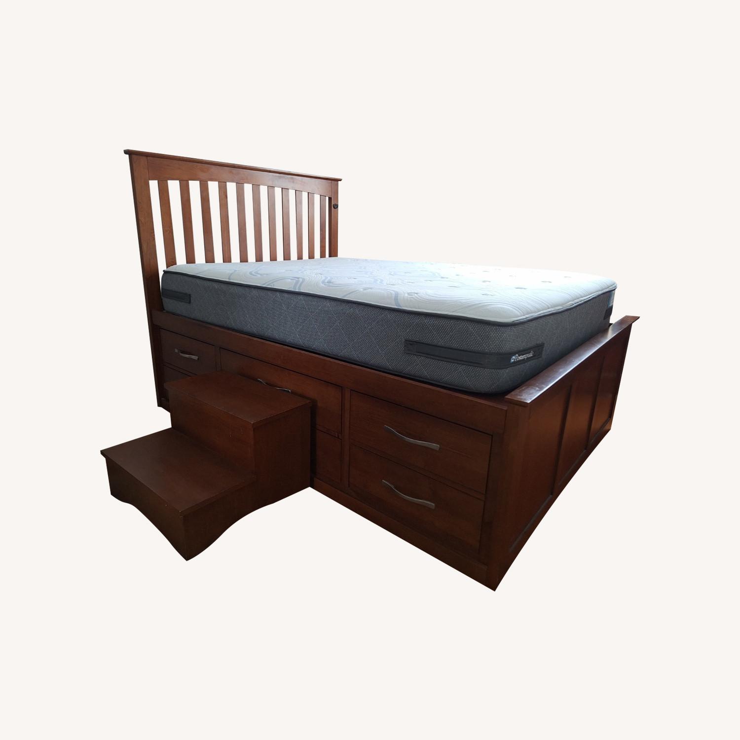 Raymour & Flanigan Everitt Queen Storage Platform Bed with Everitt Step Stool - image-0