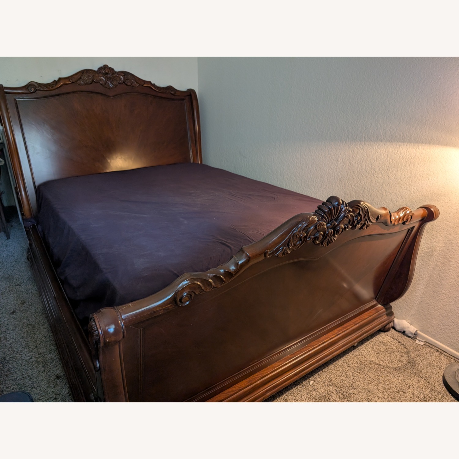Touchstone Queen Size Sleigh Bed - image-7