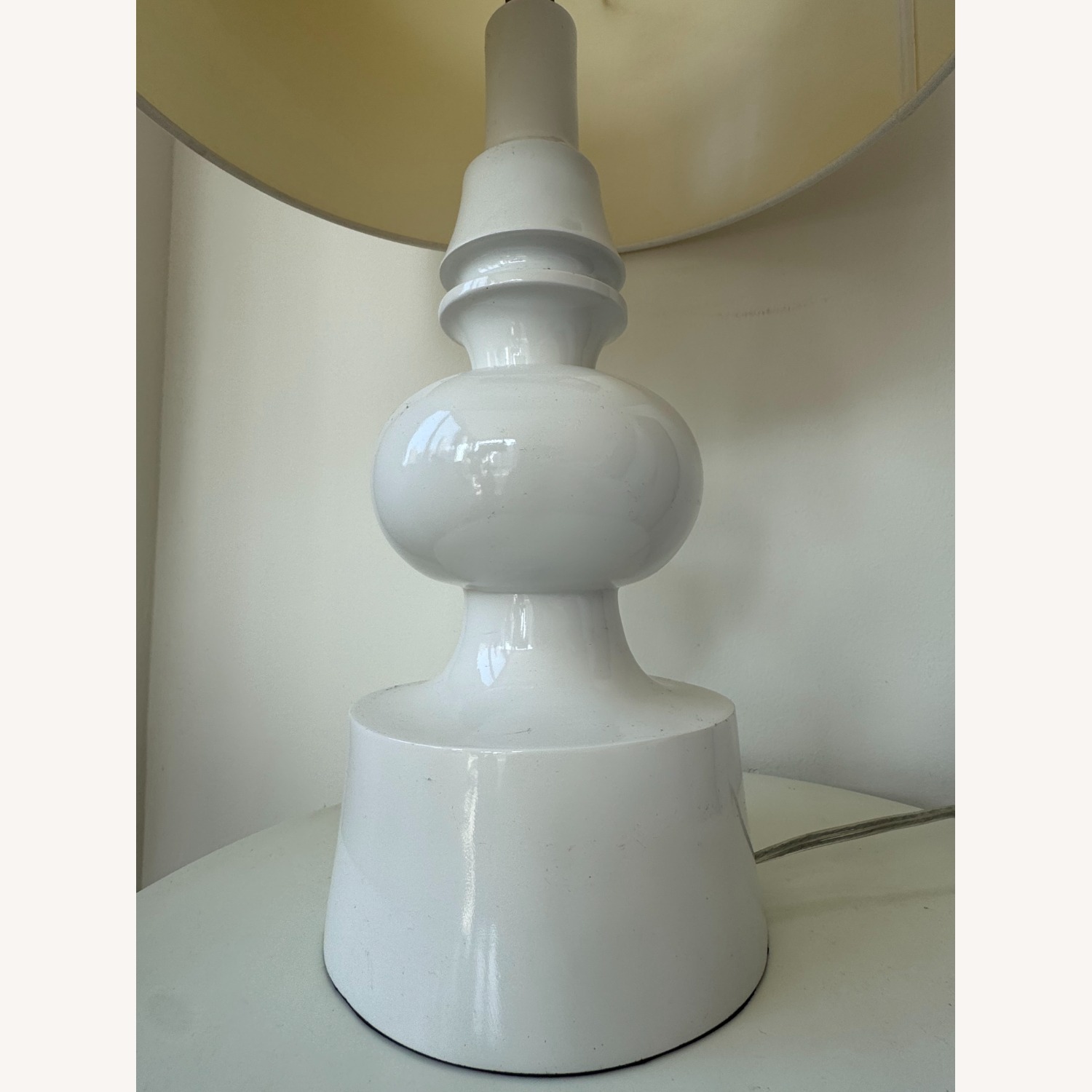 White Lamp Ceramic - AptDeco