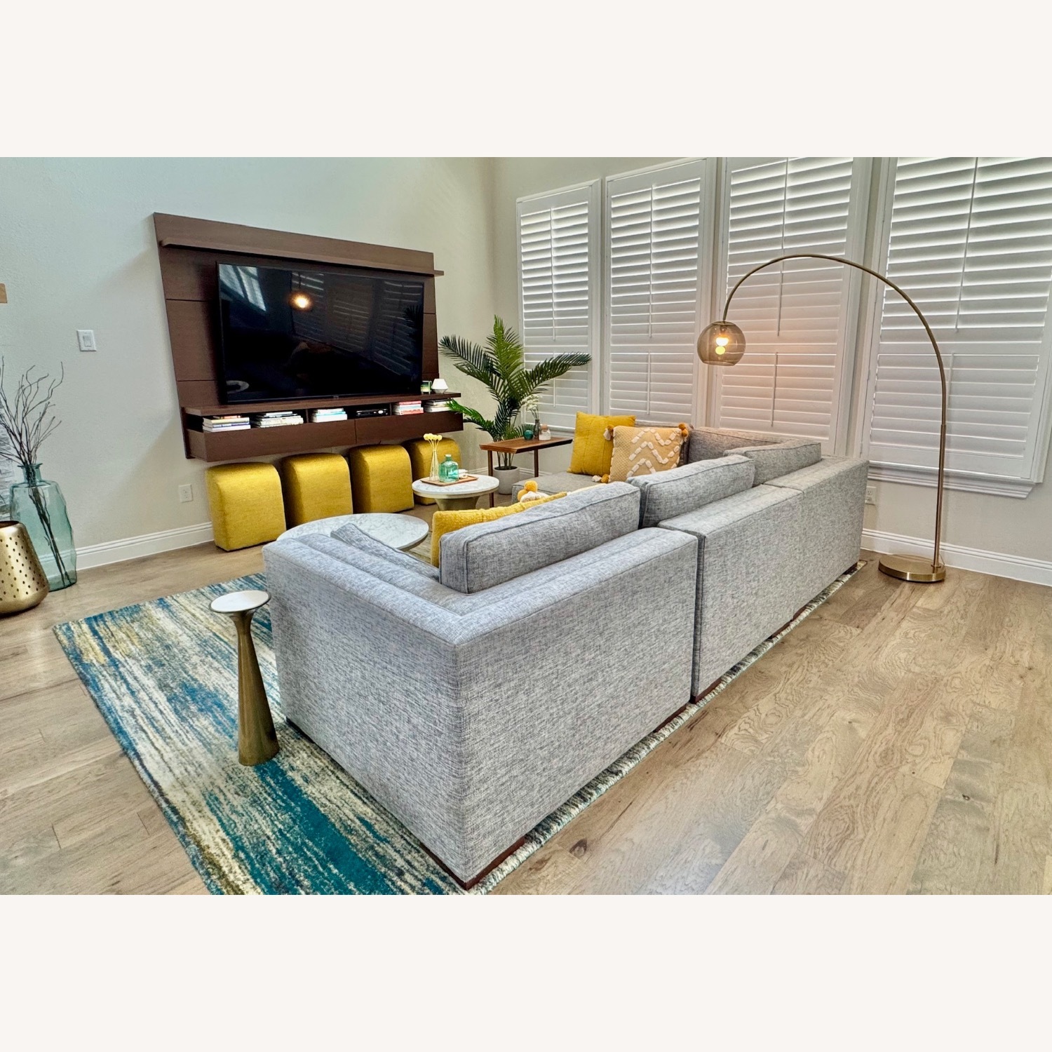 Rumi Light Gray Sectional Sofa - image-2