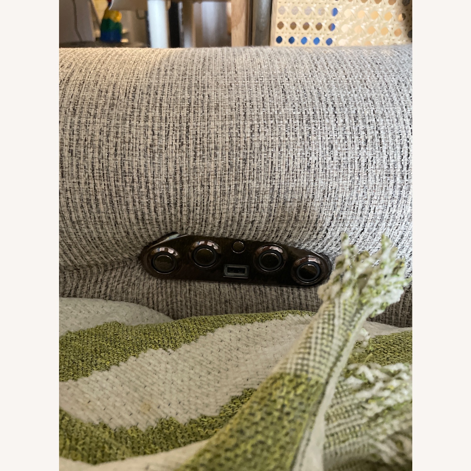 Bob‘s 3-Seater Power Reclining Sofa - image-3