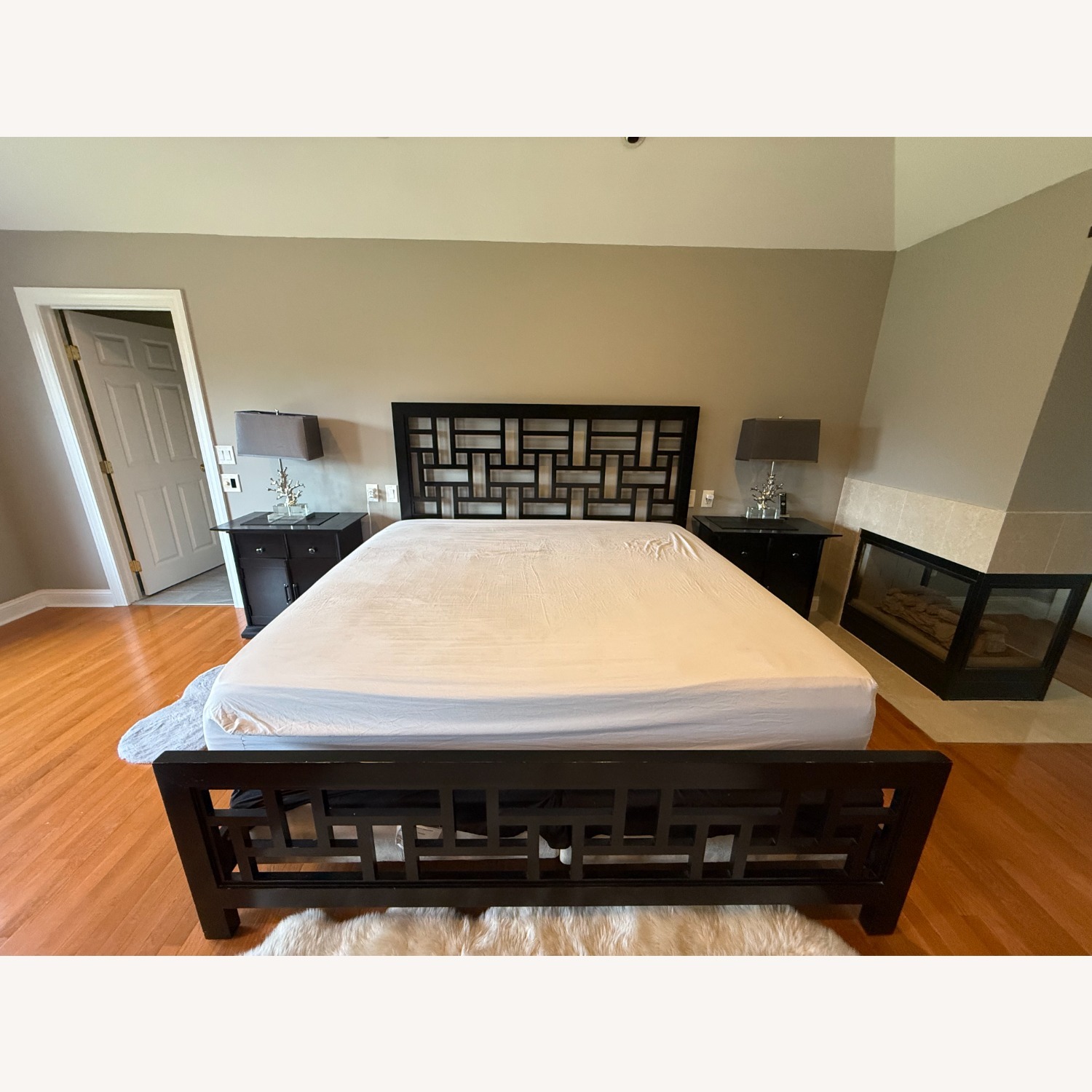 Raymour & Flanigan King Bed - image-4