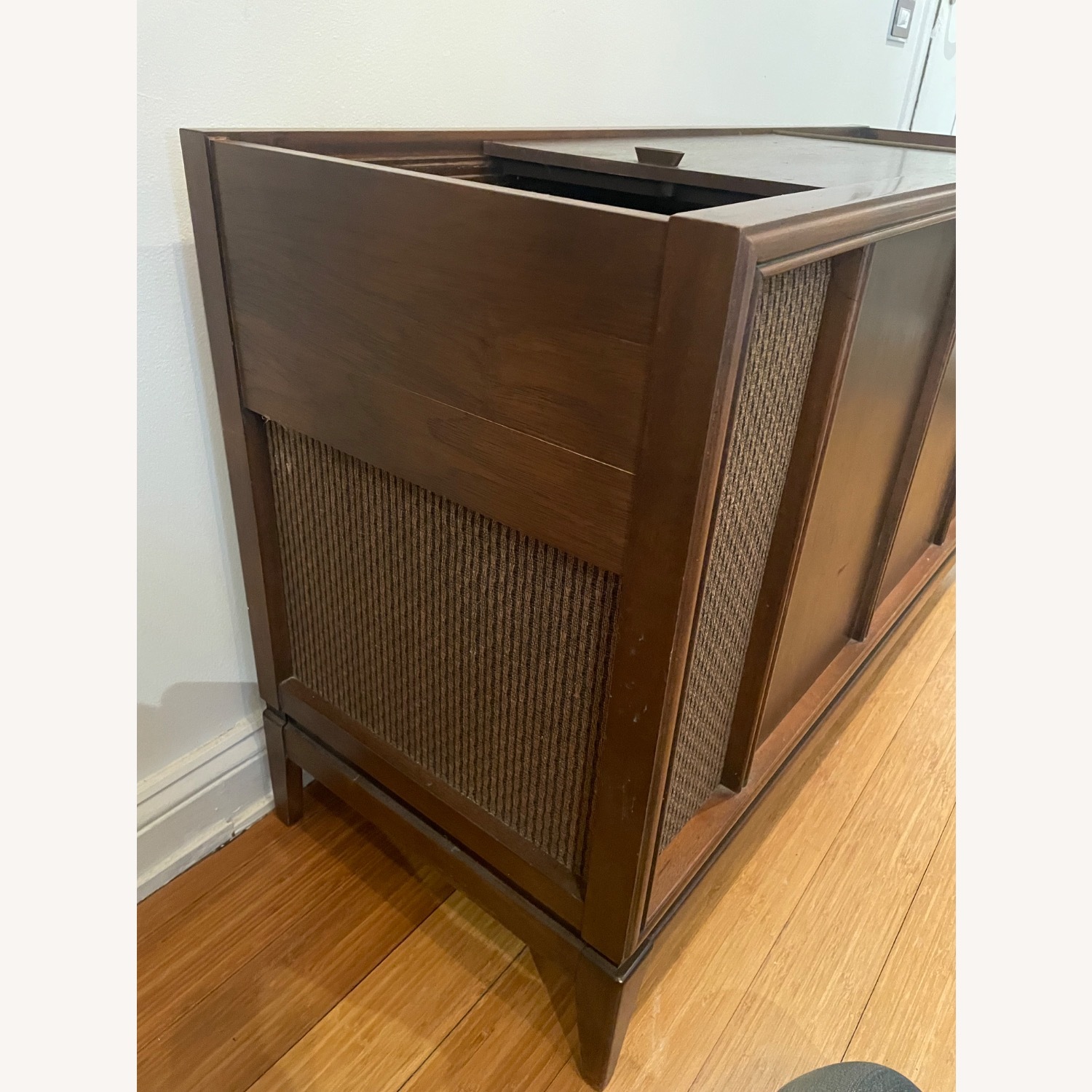 Magnavox Mid Century Console Record Changer Radio - image-4