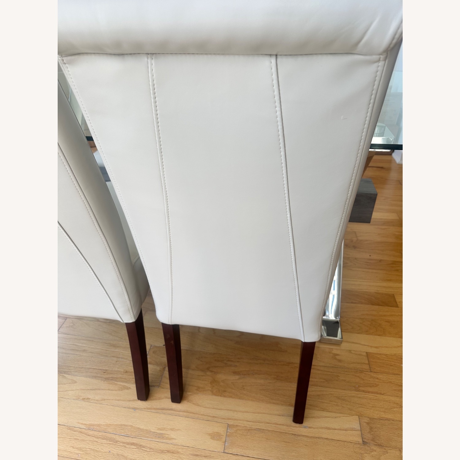 Rooms To Go Wyndhall 5 Pc Rectangle Dining Table With Chairs - image-5