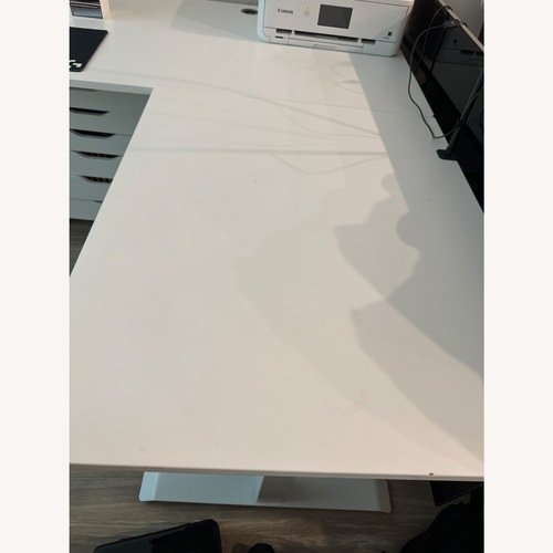 Used Autonomous L-Shaped Sit Stand Desk for sale on AptDeco