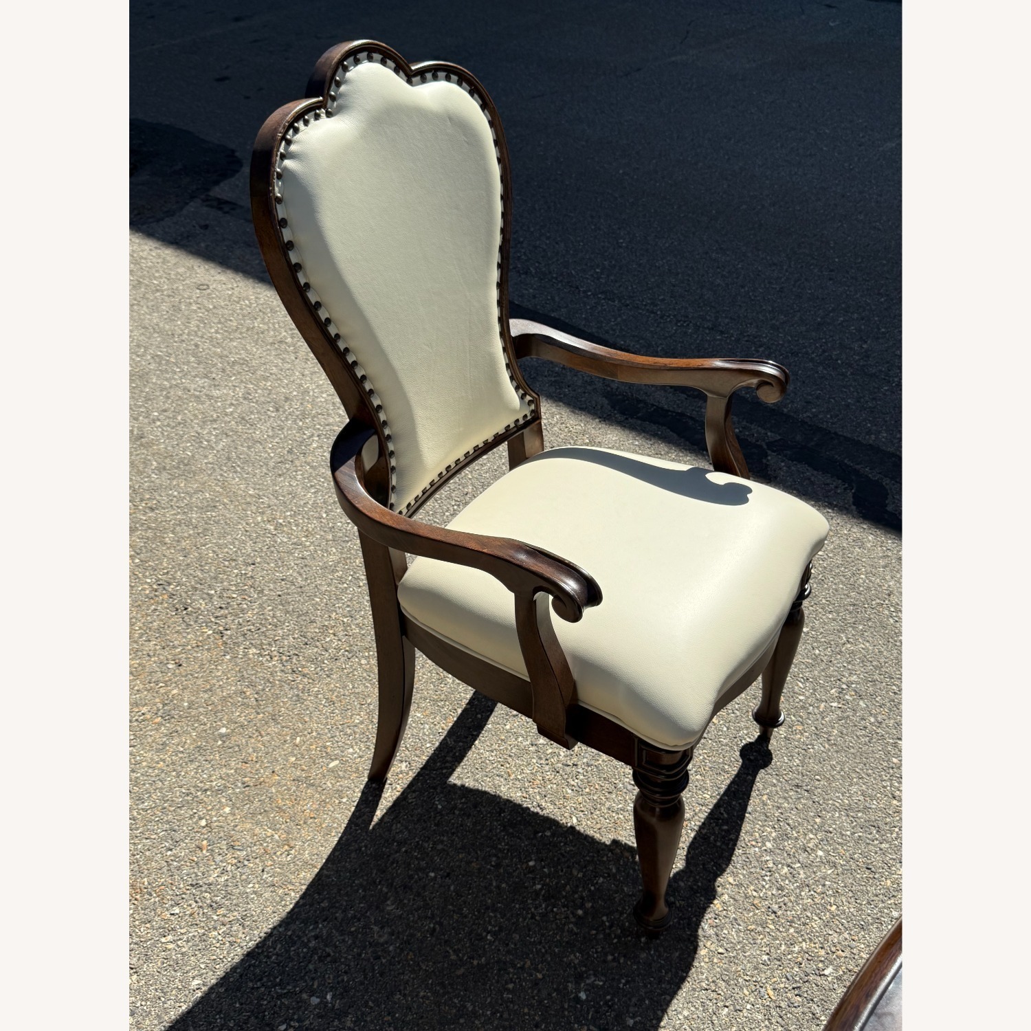 Hooker Furniture Dining Table & 8 Dining Chairs - image-10