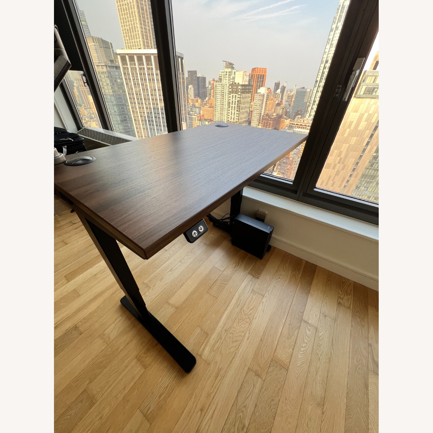 Uplift V2 Standing Desk – 42"x24" Walnut Laminate - image-12