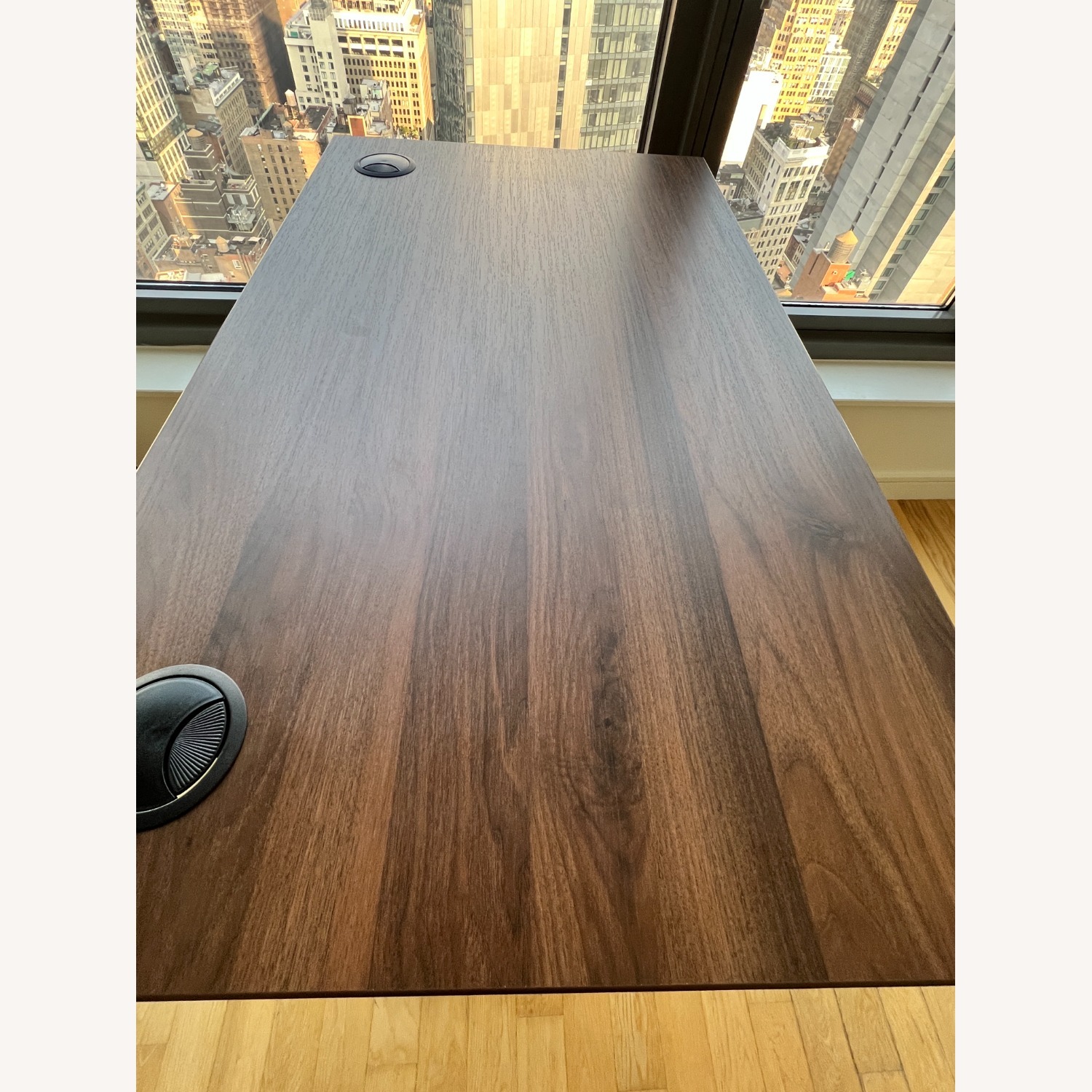 Uplift V2 Standing Desk – 42"x24" Walnut Laminate - image-9