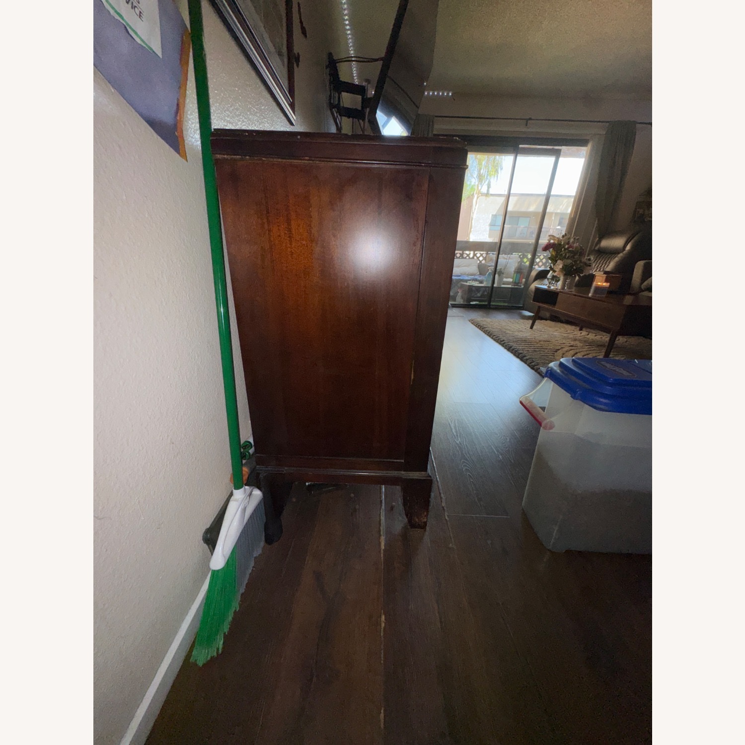 Mahogany Chest China Cabinet - image-2