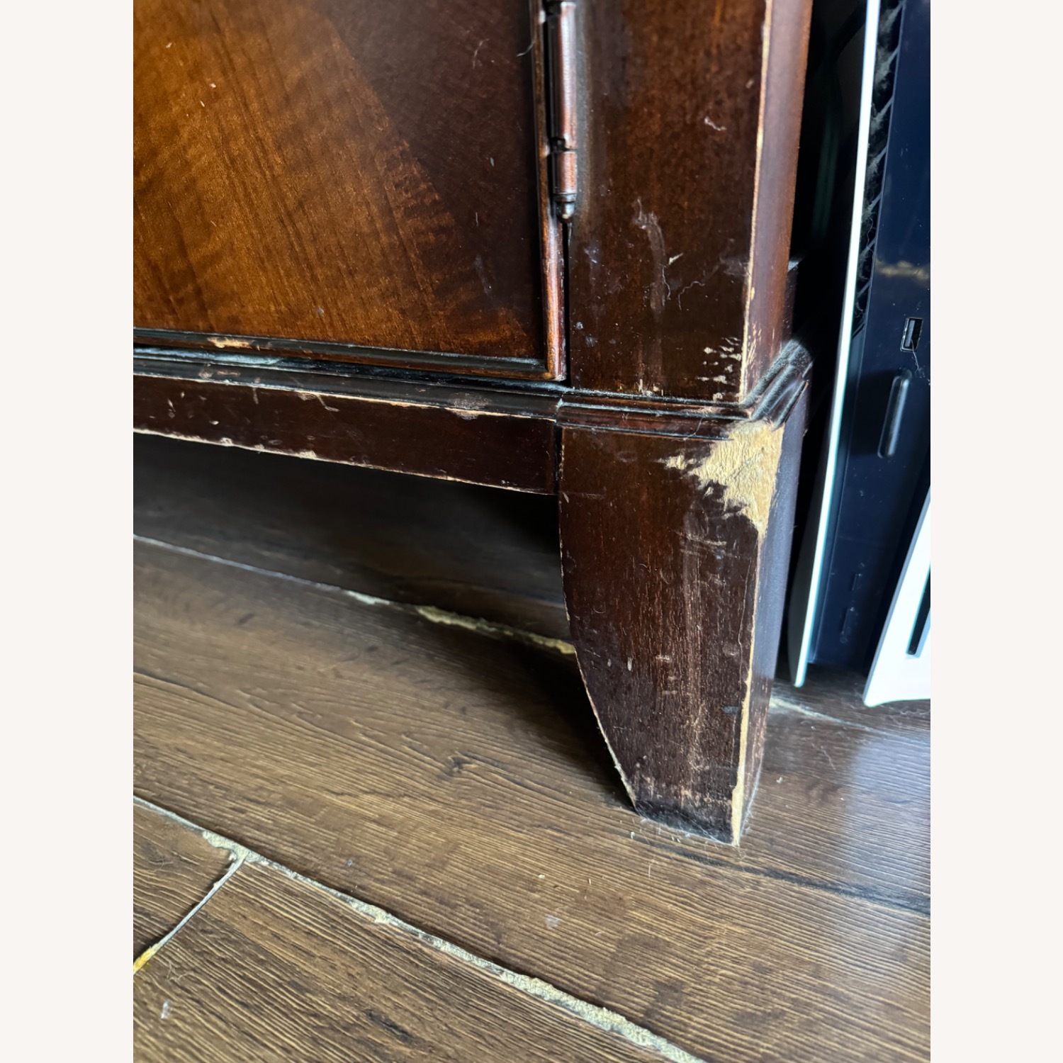 Mahogany Chest China Cabinet - image-3