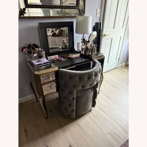 Used Vanity  for sale on AptDeco
