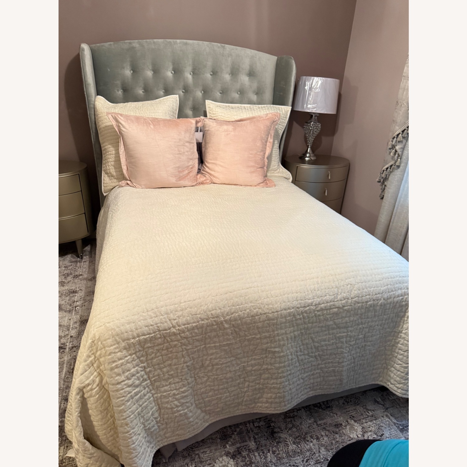 Double Bed - image-2