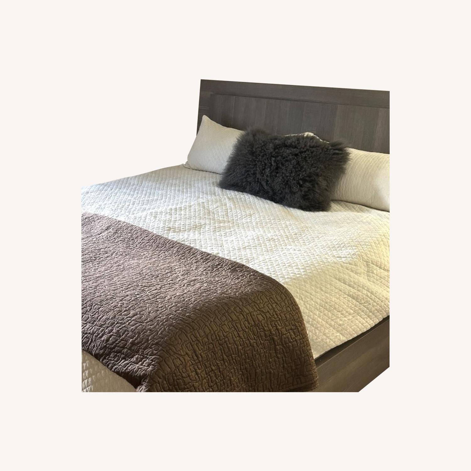 King Size Bed - image-0